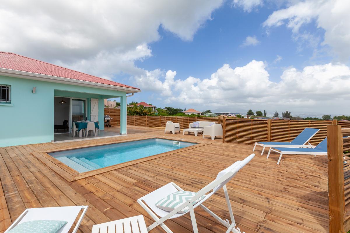 2 Location-villa-piscine-vue-mer-trois-ilets_deck